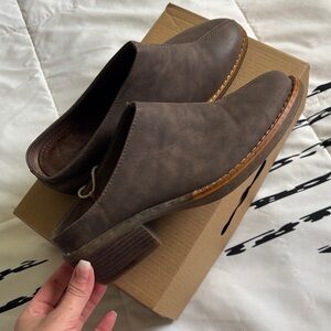 AMERICAN RAG Women's Mule Clogs NWT